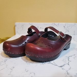 Dansko Womens Red Leather Merrie Cordovan Cabrio Clog Shoes Sz 8.5 EUR 39
